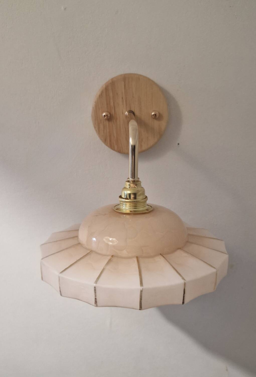 Art Deco wall lamp in marbled pink Clichy glass
