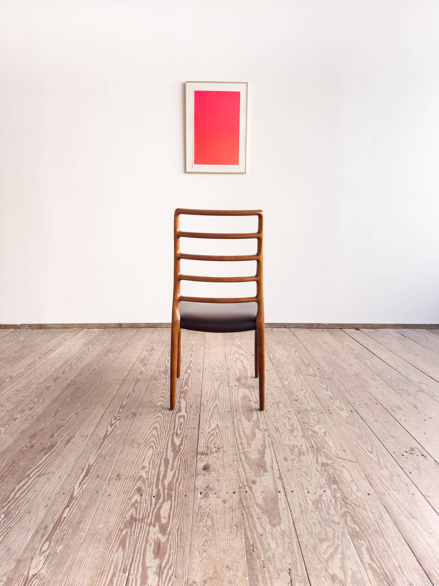 Chaise modèle 82 « Ambassade » en teck massif par Niels O. Møller, Danemark