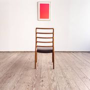 Chaise modèle 82 « Ambassade » en teck massif par Niels O. Møller, Danemark