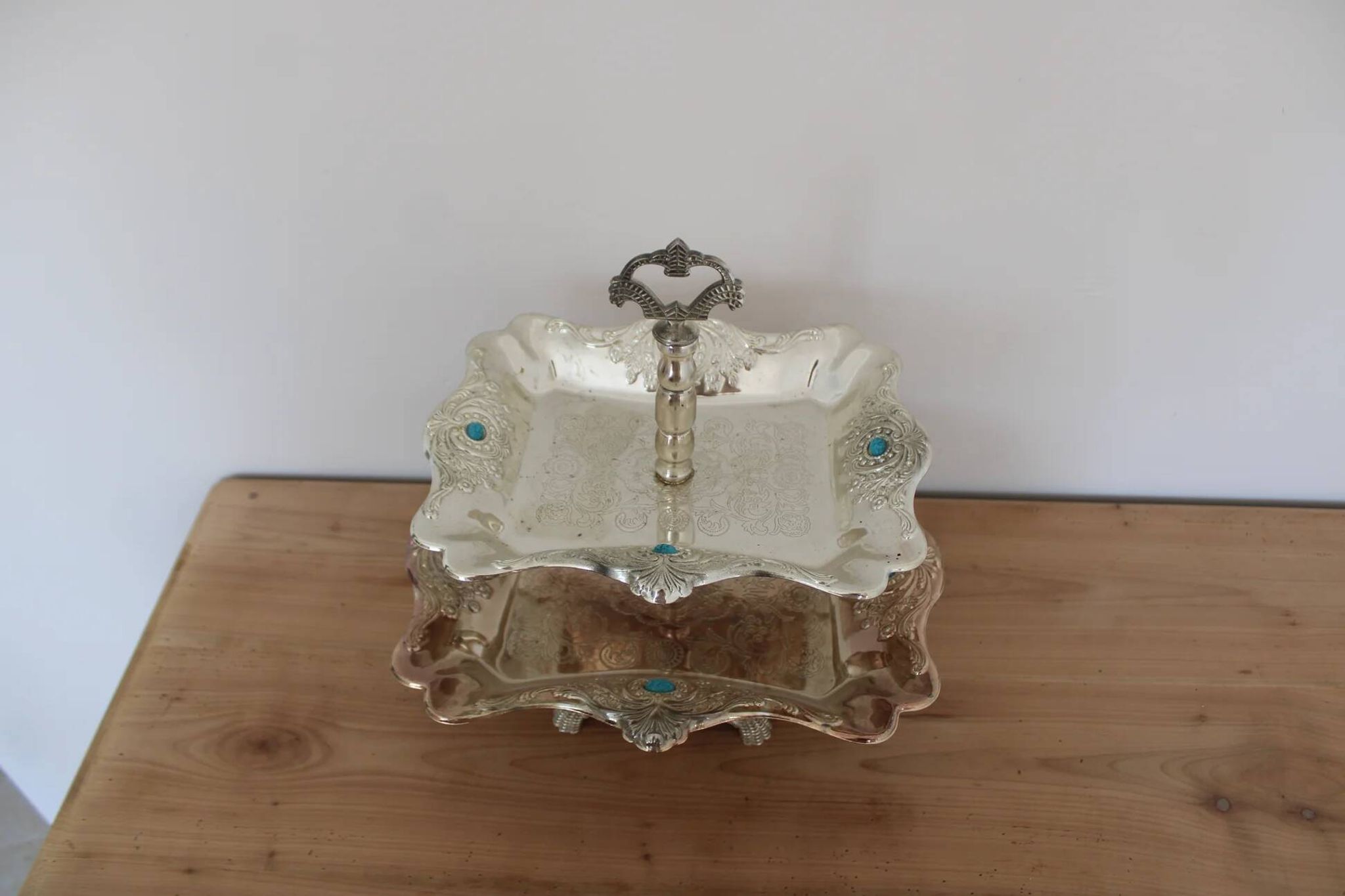 Vintage two-tiered server in oriental style – Silver-plated metal and turquoise cabochons.