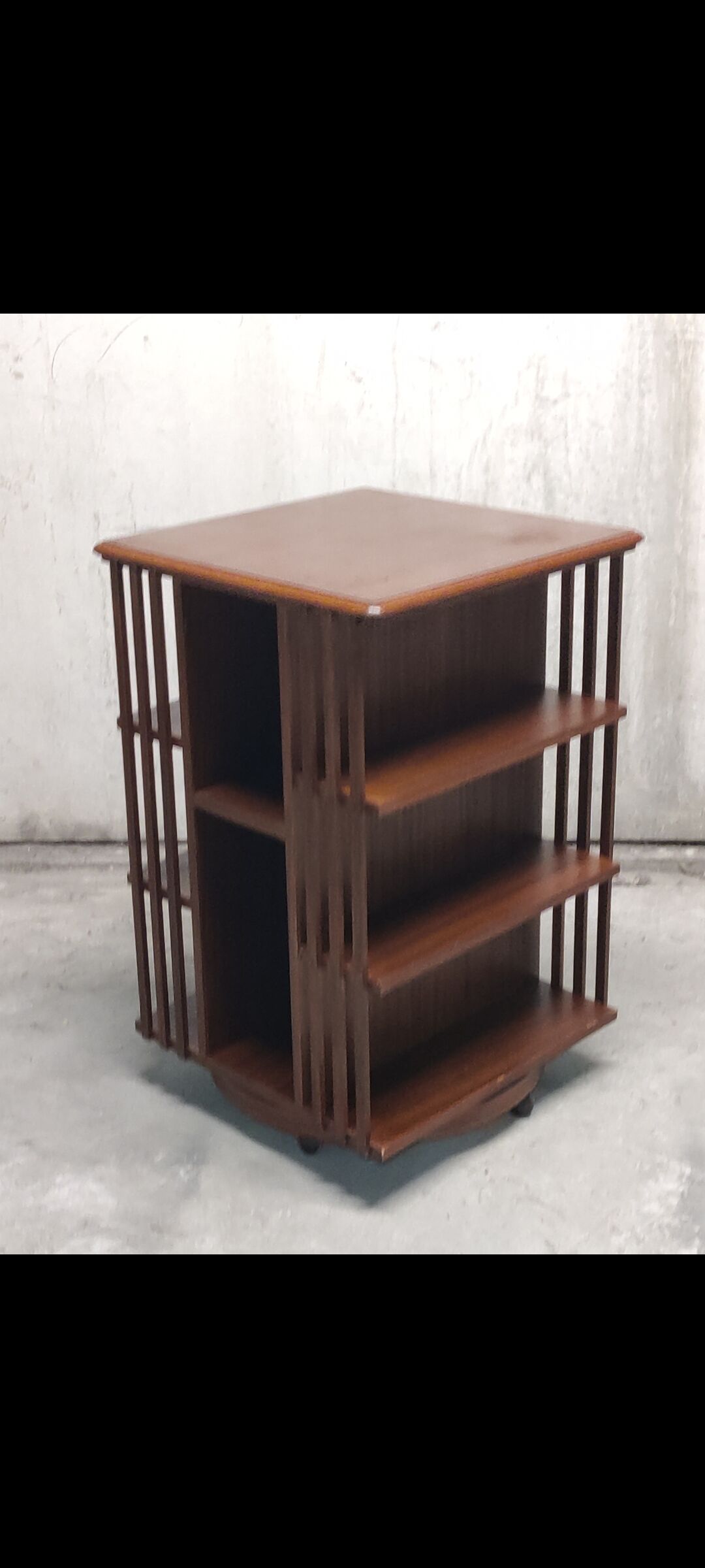 Rotating vintage library