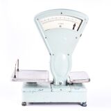Vieille balance de cuisine