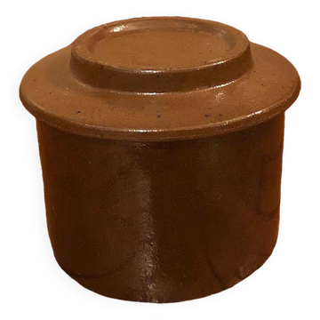 Stoneware butter dish with water reservoir