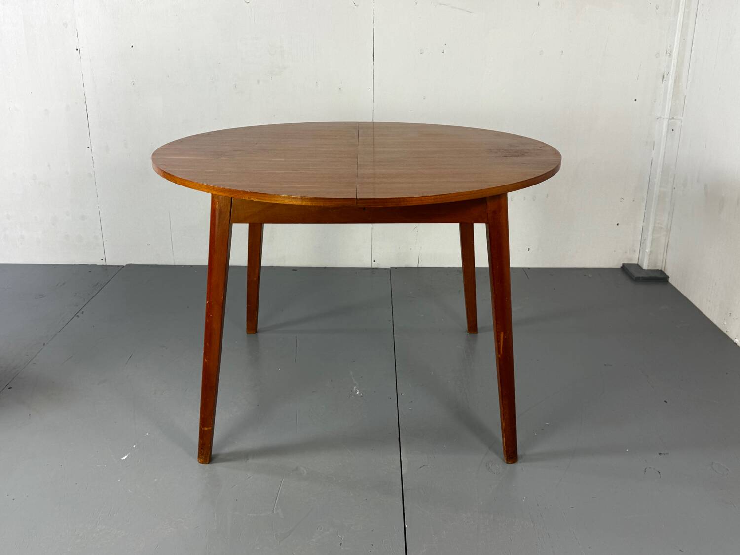Table à manger ronde extensible moderniste danoise du milieu du siècle, 19