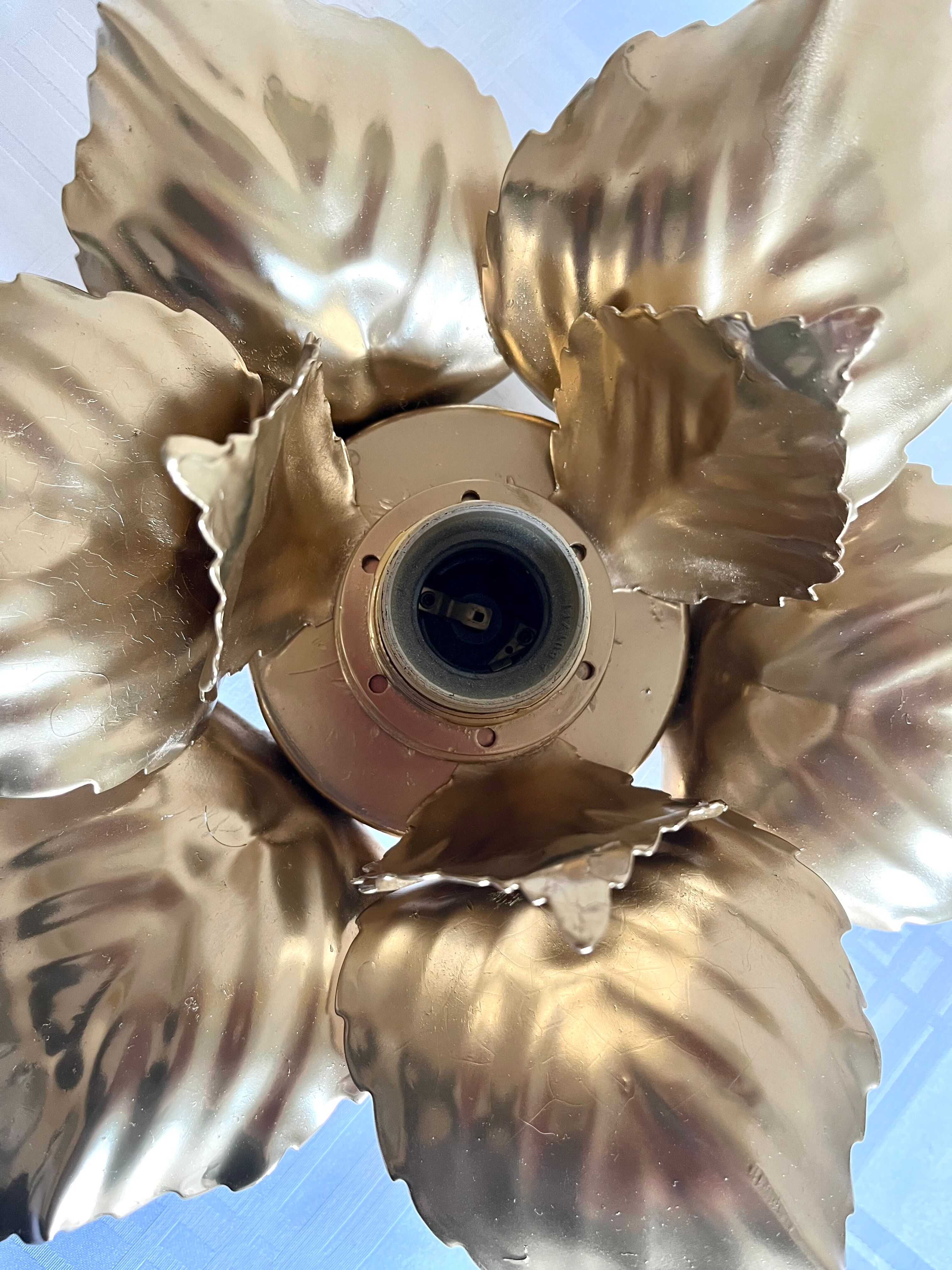 Golden flower wall lamp