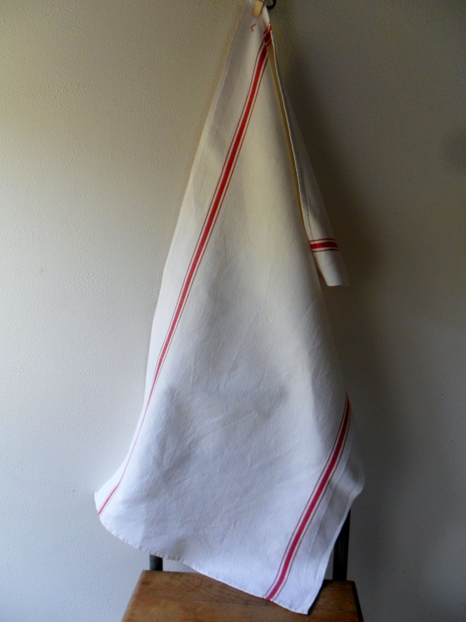 Set of 4 old embroidered tea towels in linen, monogrammed c