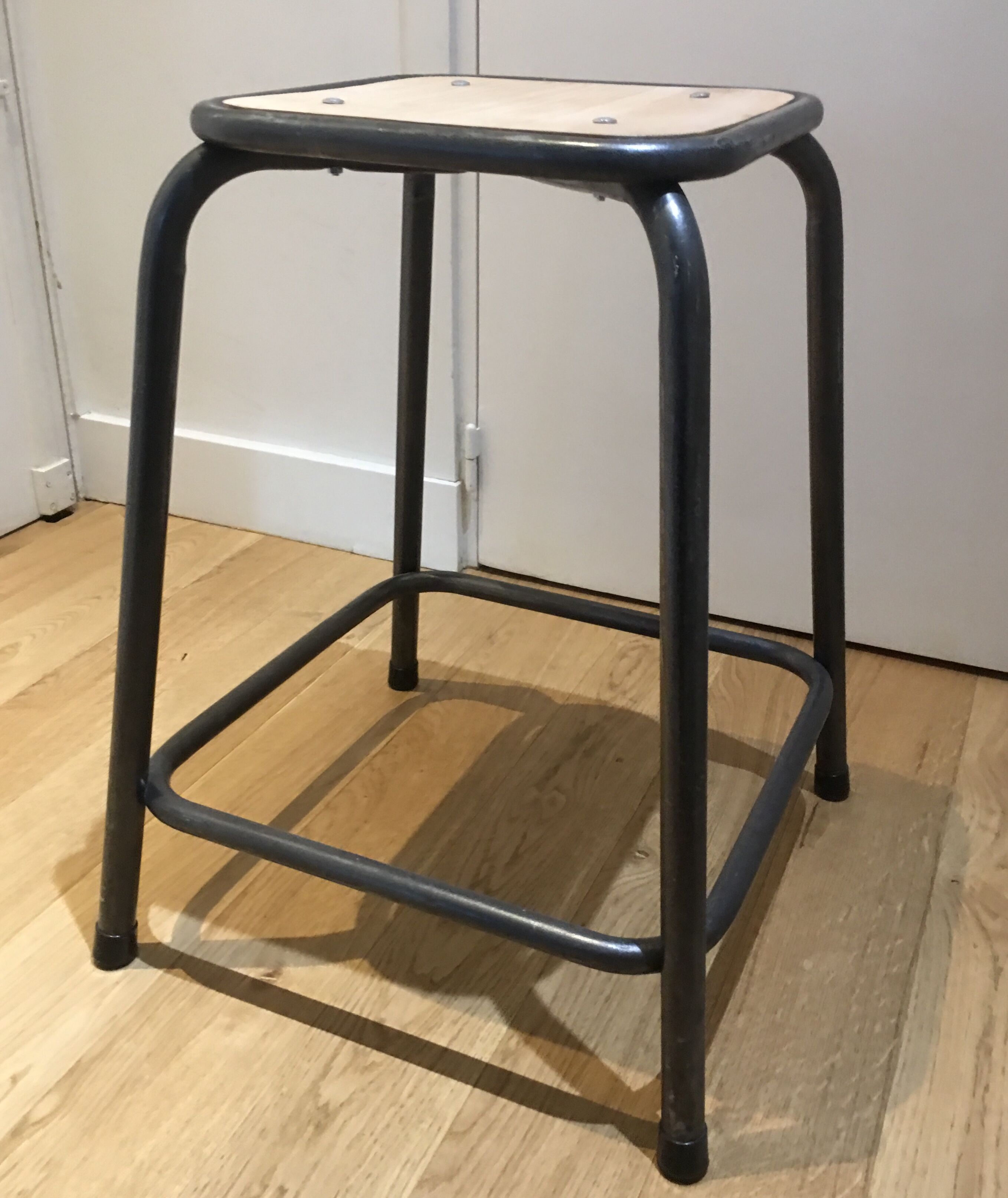 MULLCA workshop industrial tabouret