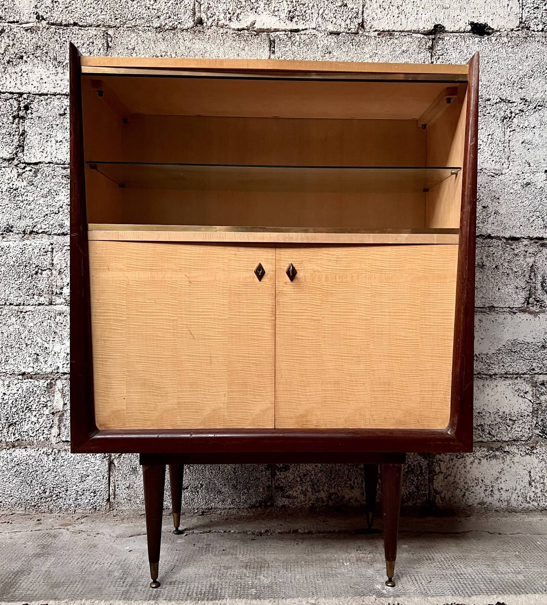 Vintage showcase in ash and lemon tree