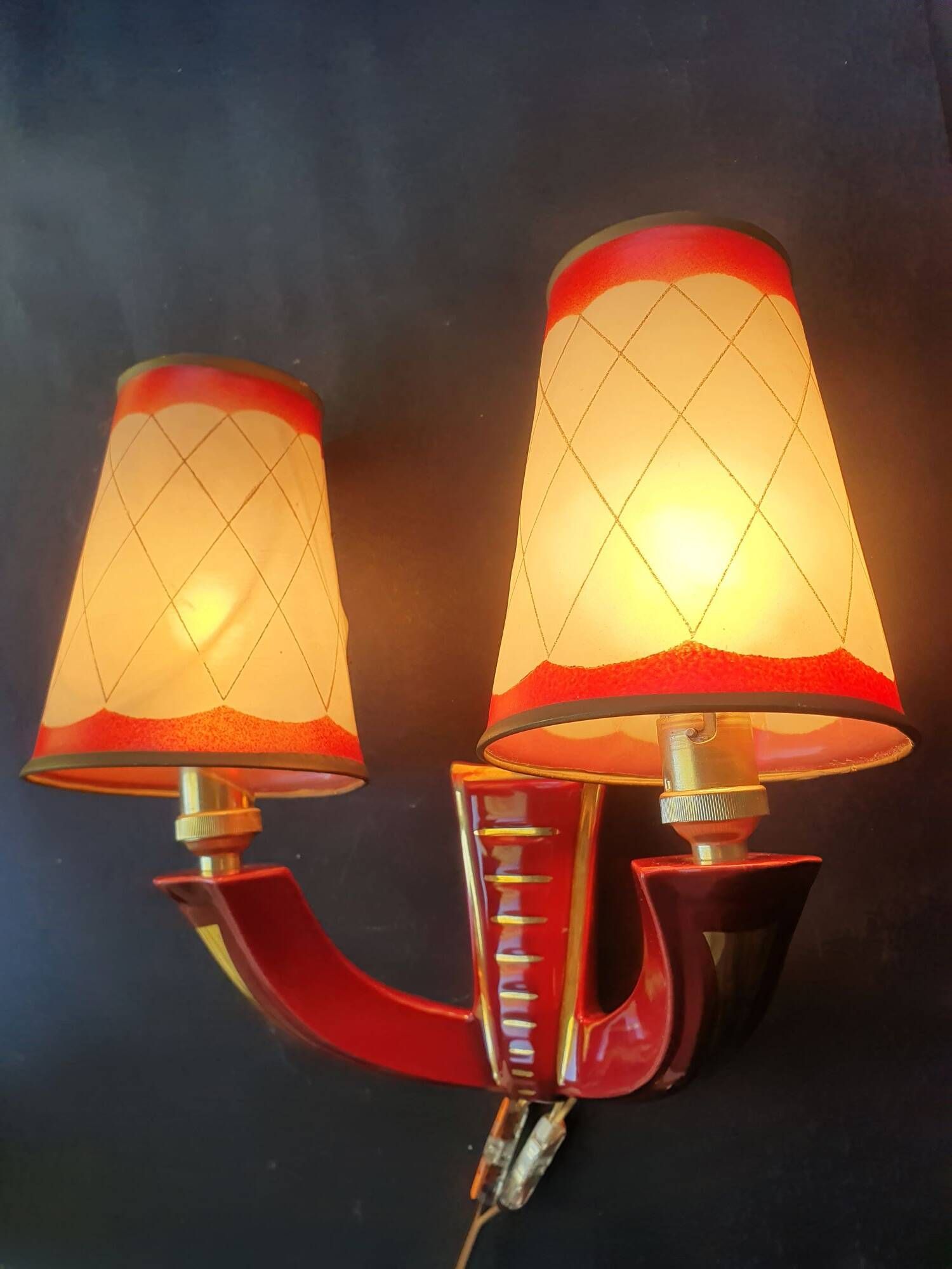 Ceramic wall lamp with Art Deco shades