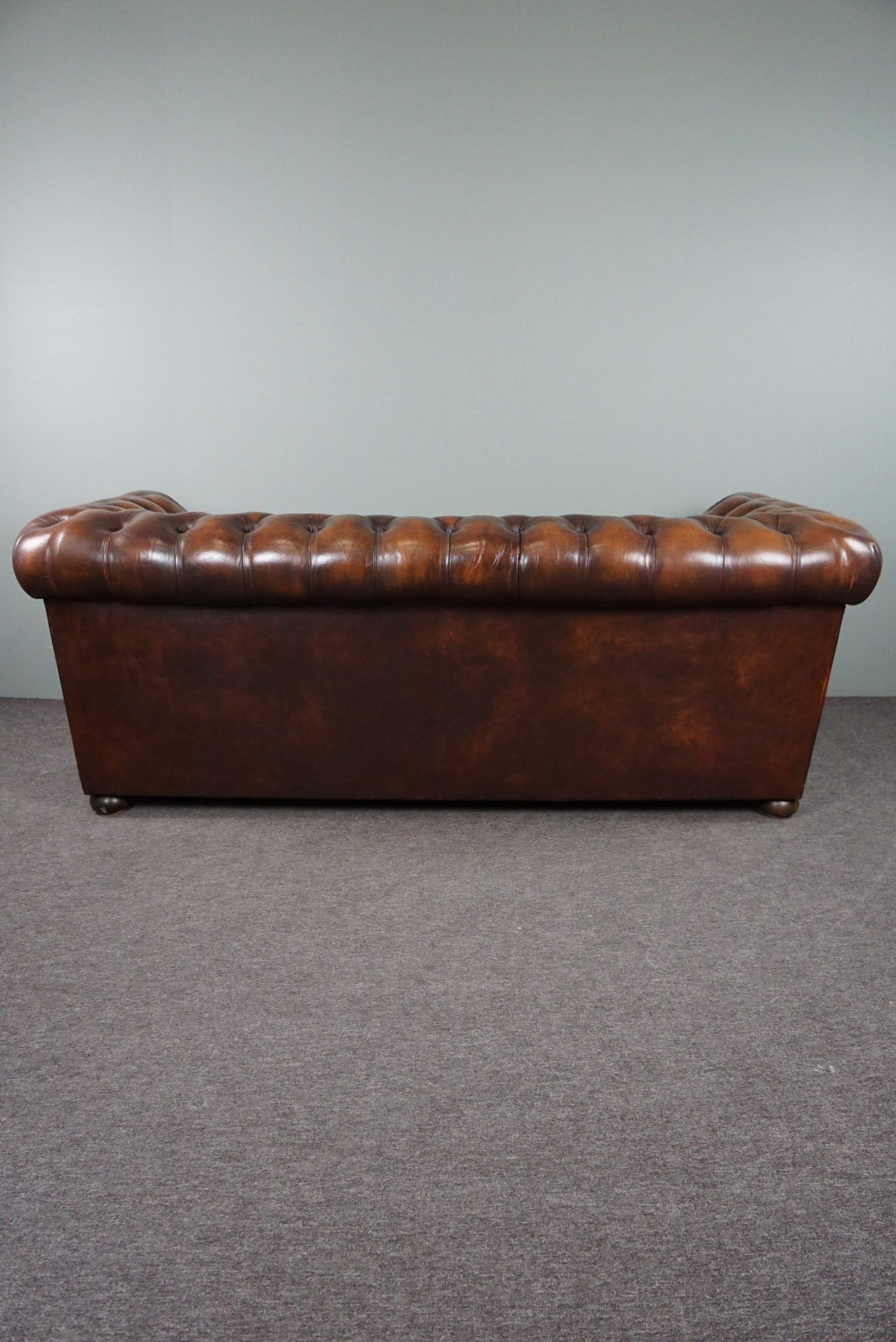 Chesterfield sofa in old cowhide 2.5 seats