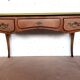 Bureau d'apparat de style Louis XV Dessus de cuir rouge XX siècle