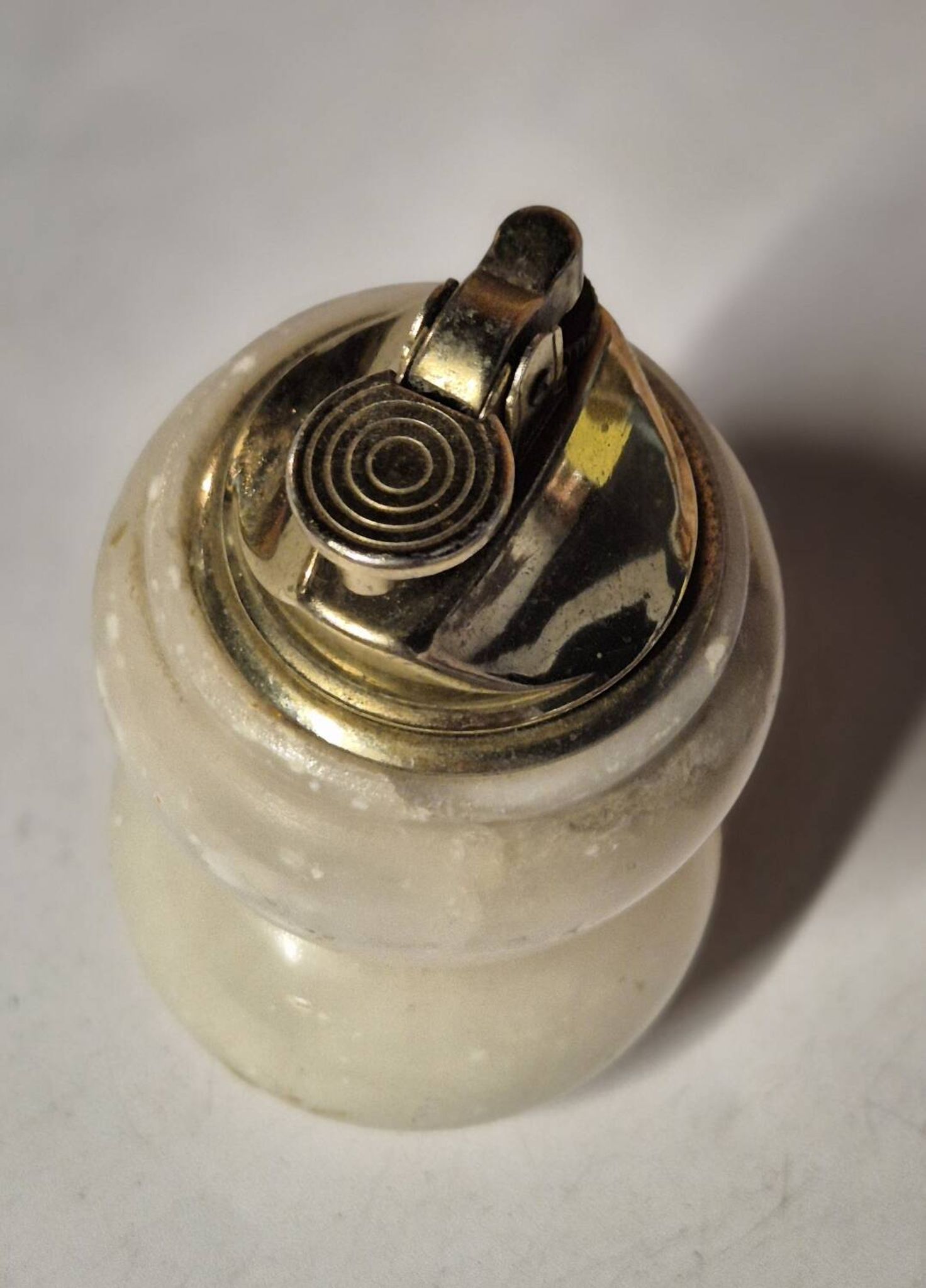 Briquet de table vintage pierre albâtre marbre sculpté mécanisme métal