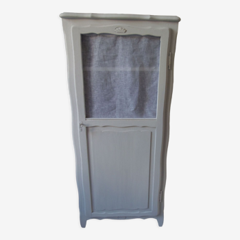Bonnetière, wardrobe, vintage dresser patinated pearl gray, door dressed with a curtain.