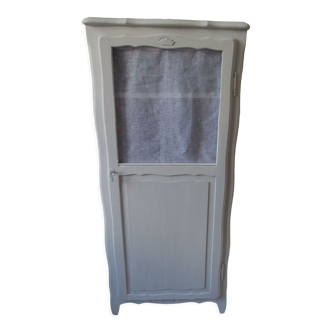 Bonnetière, wardrobe, vintage dresser patinated pearl gray, door dressed with a curtain.