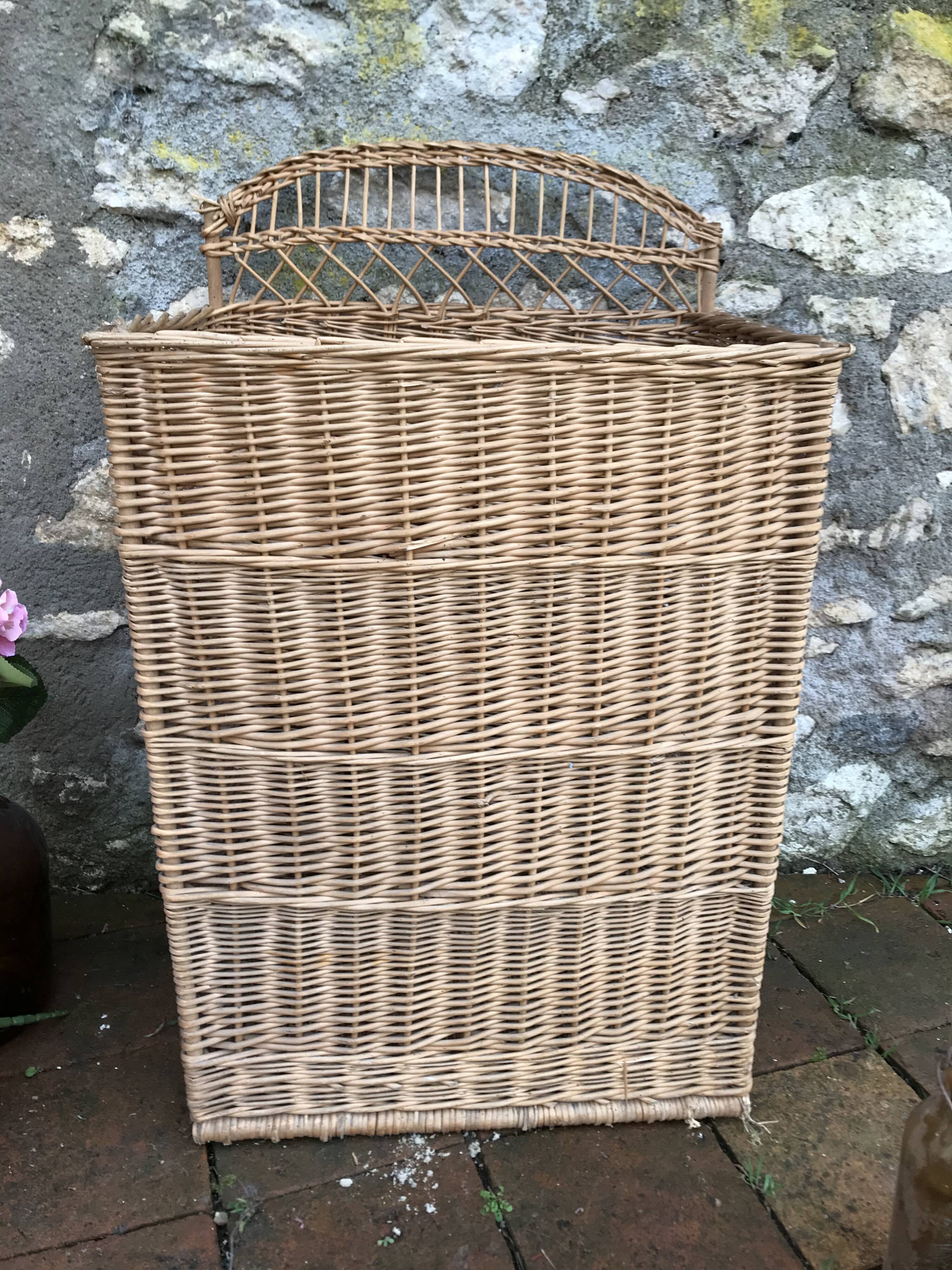 Vintage laundry pane