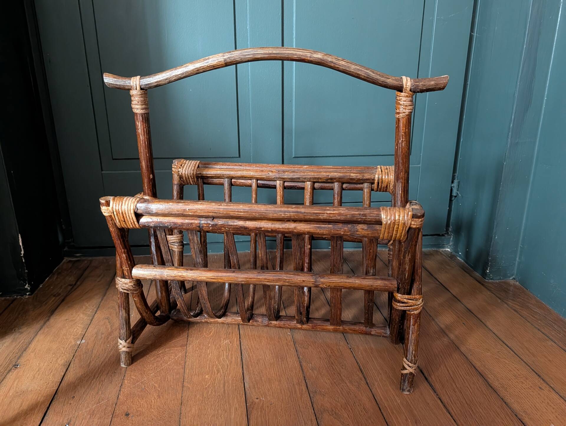 Vintage magazine rack in rattan and bamboo – 1960s/70s