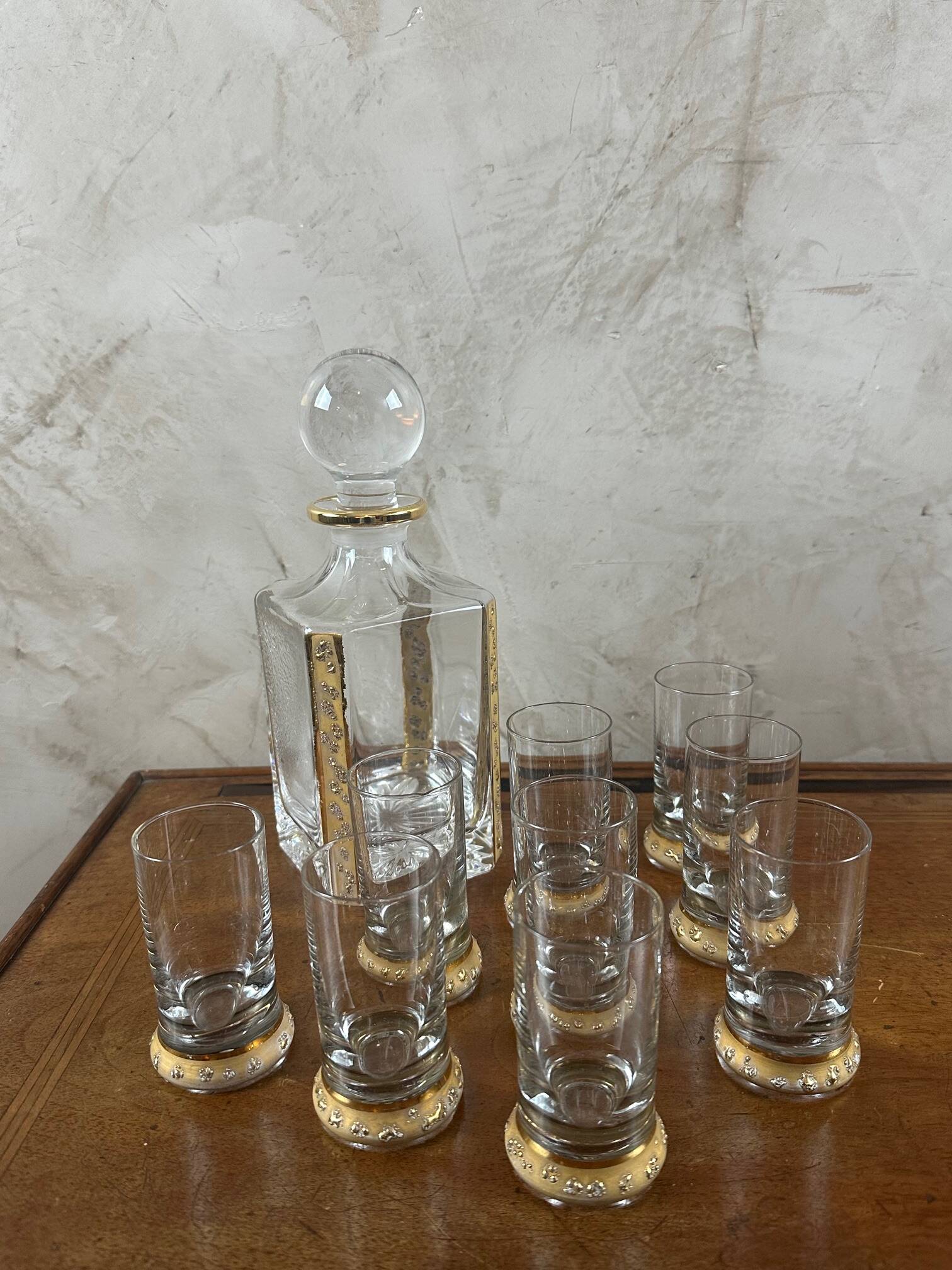 Carafe and 7 liqueur glasses