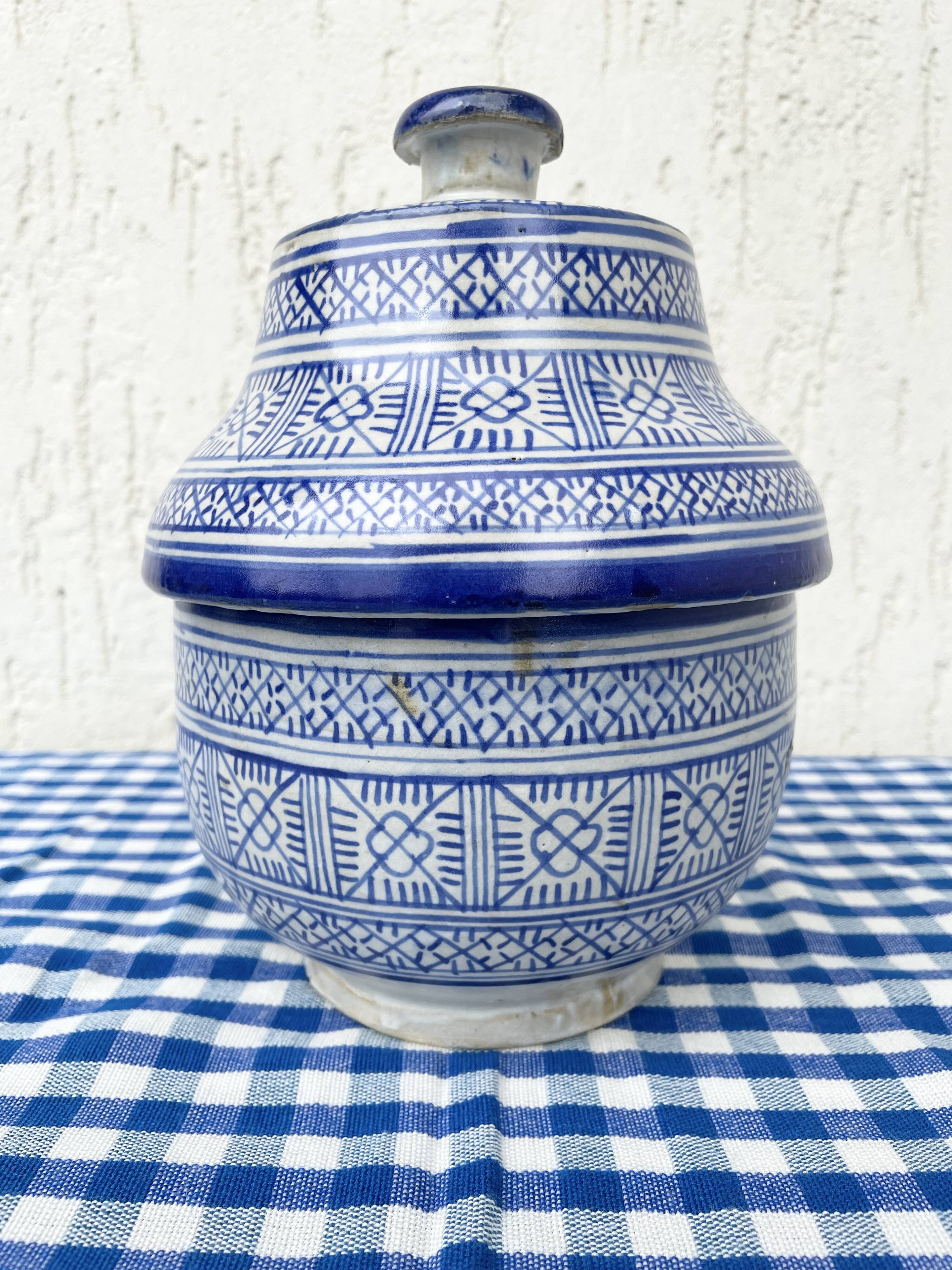 Antique covered butter pot "jobbana" from Morocco, Fes, signed Serghini.