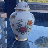Lided vase