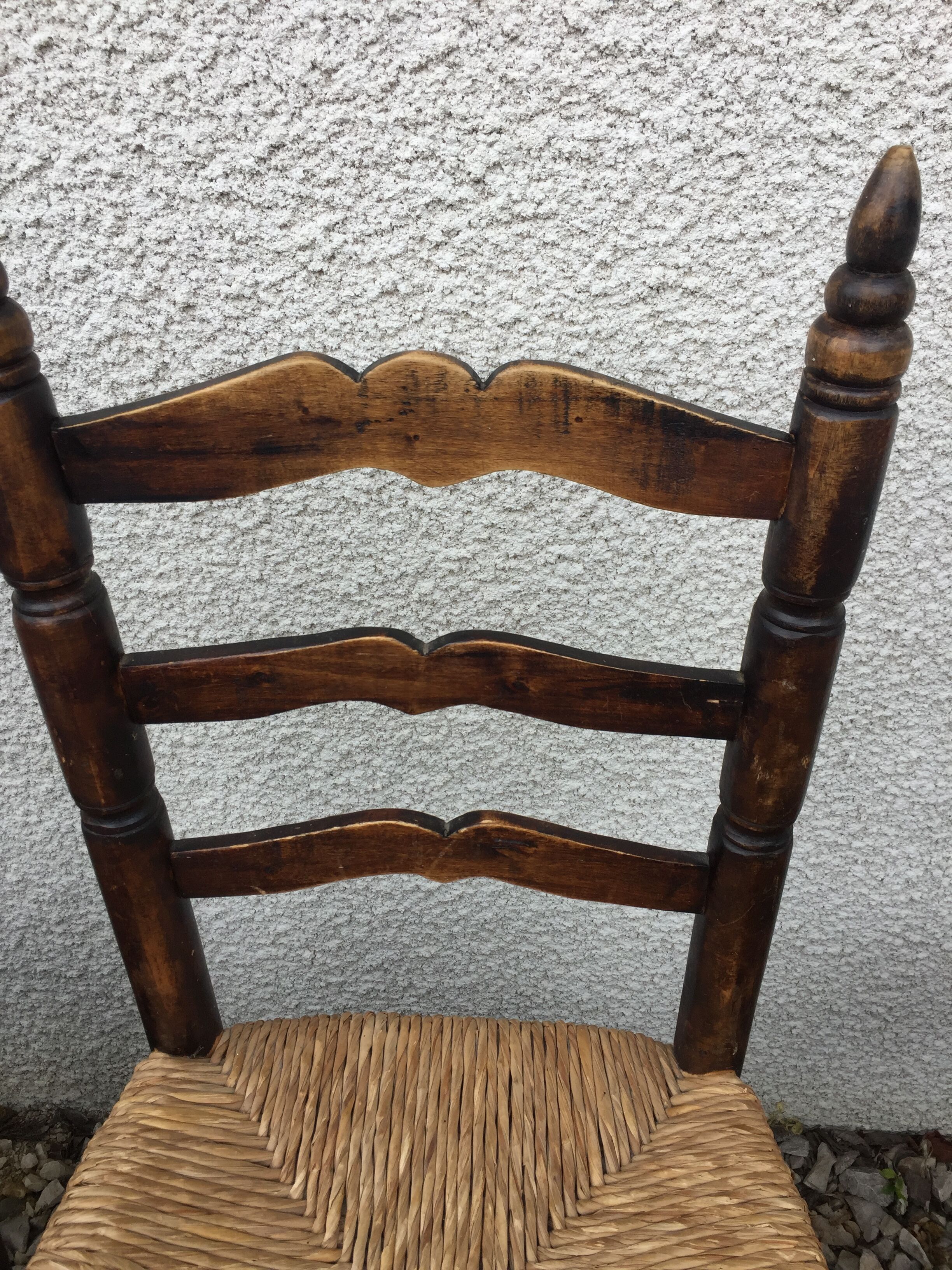 8 mulched country chairs