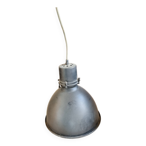 Suspension en métal