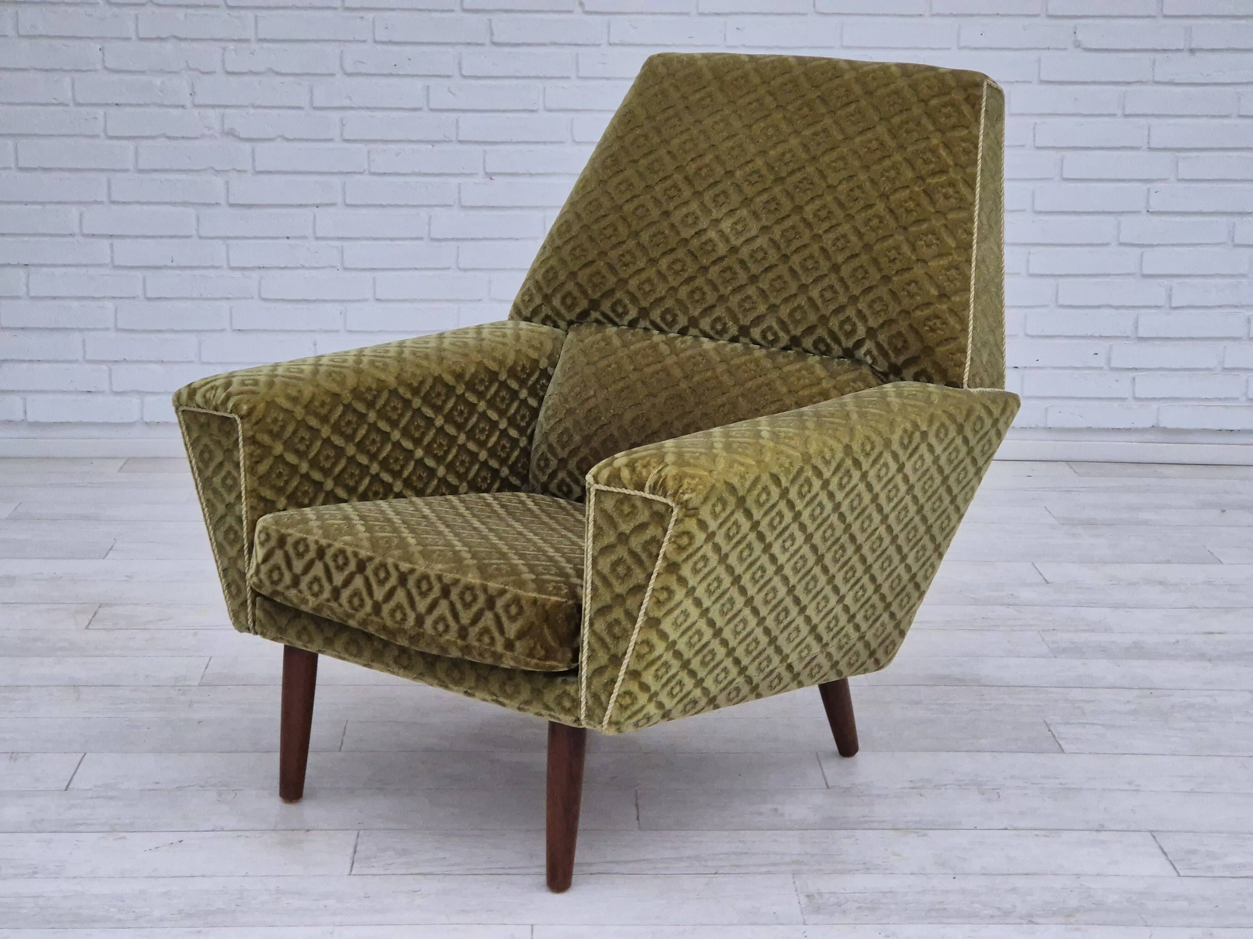 Fauteuil danois à dossier haut de georg thams, revêtement original, velours vert, bois de teck.