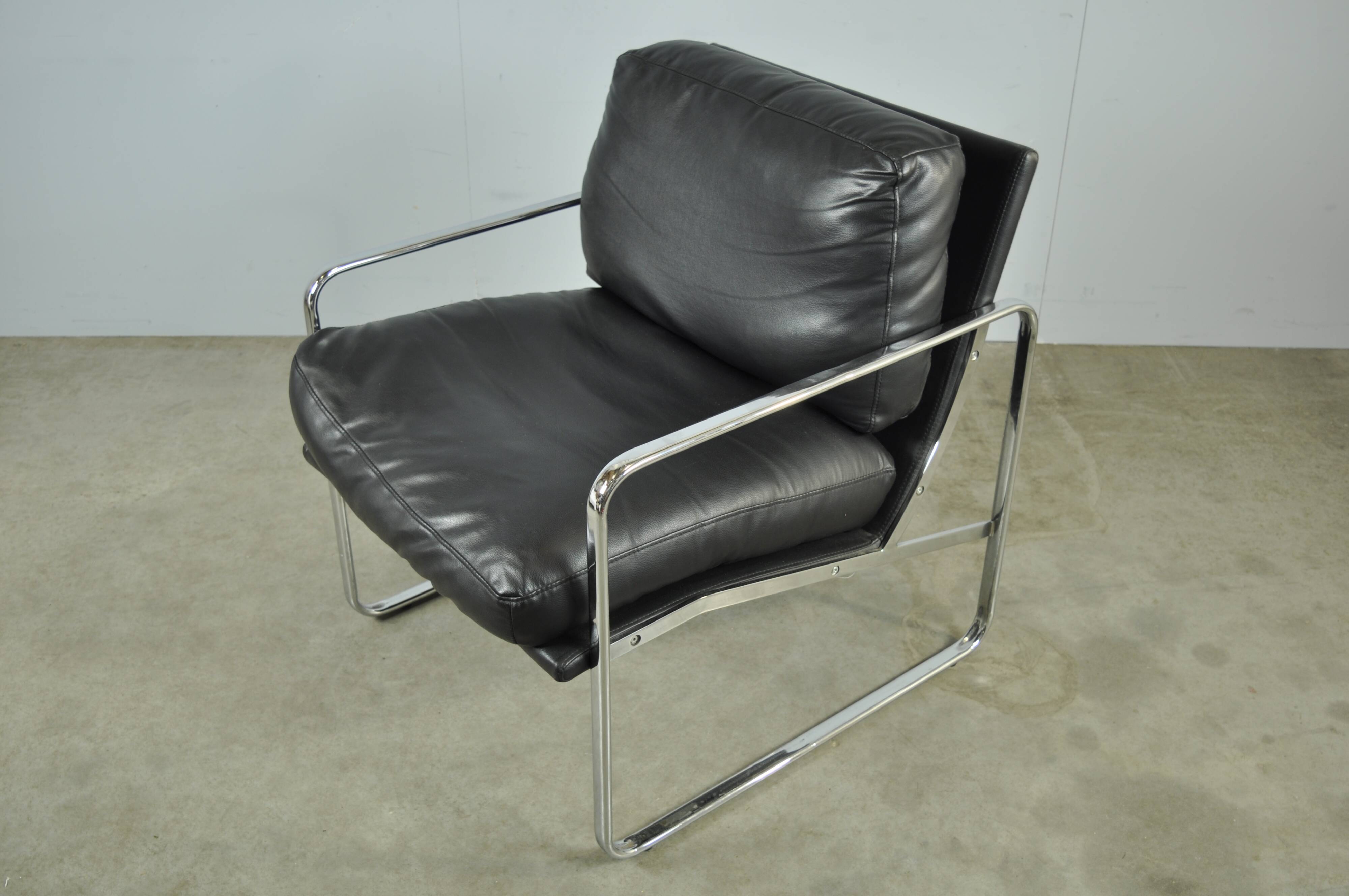 Black leather and metal armchair, 1980s