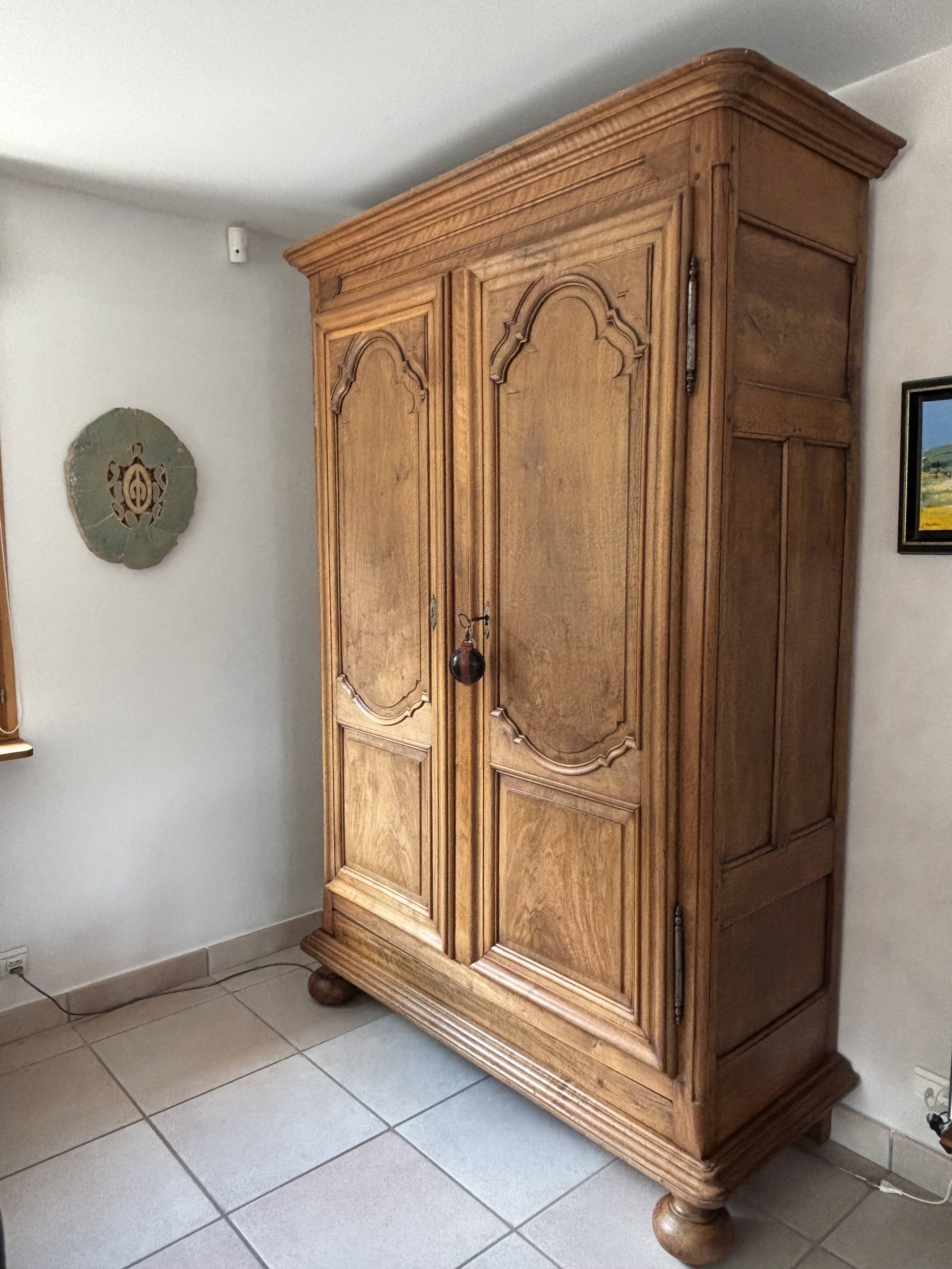 Louis XIV wardrobe in solid walnut – 18th century – Original lock and key