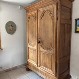 Louis XIV wardrobe in solid walnut – 18th century – Original lock and key