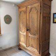 Armoire Louis XIV en noyer massif, XVIIIe siècle