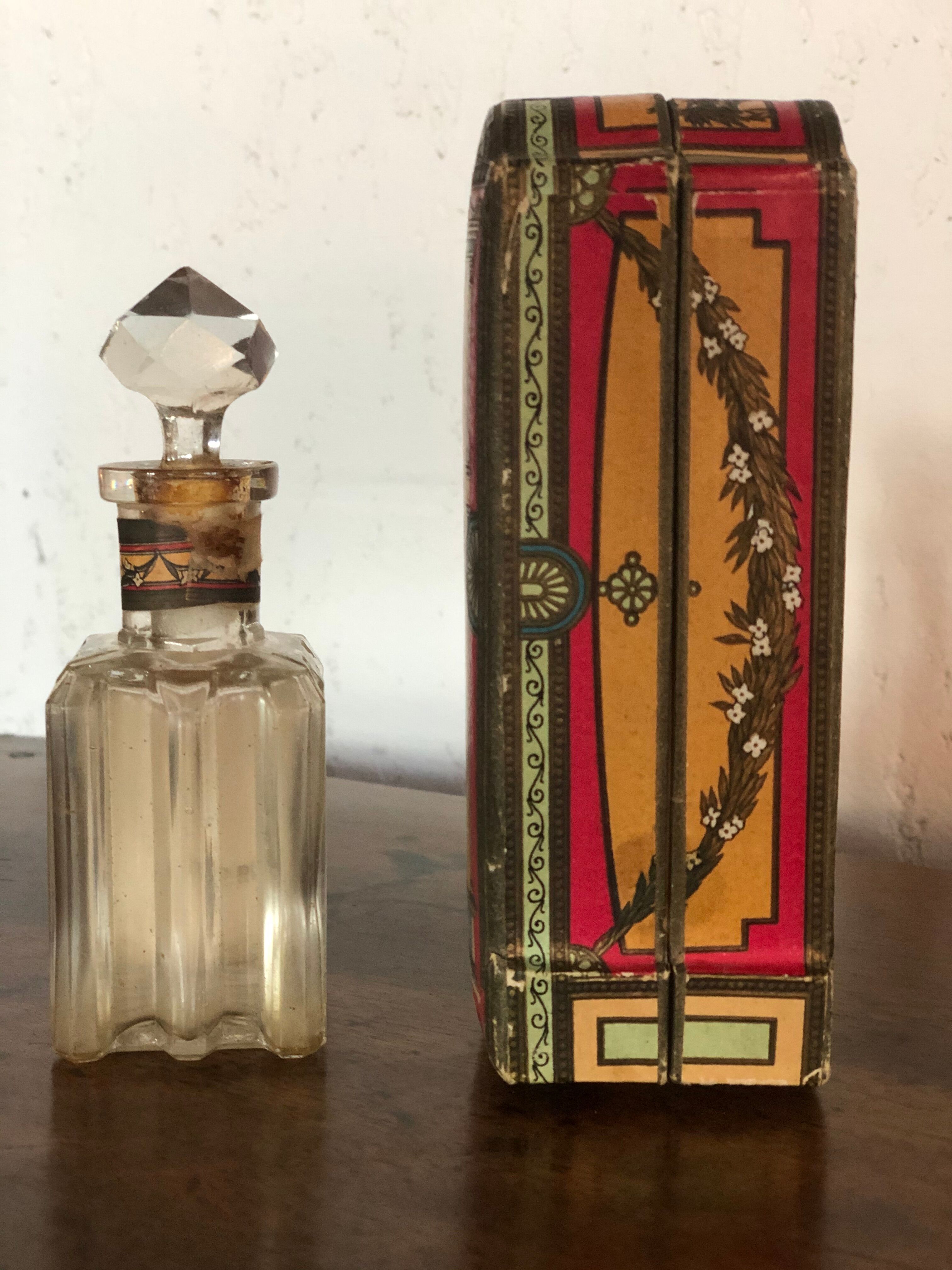 Old flacon with louis-toussaint piver Pompeia box 1907 empty year