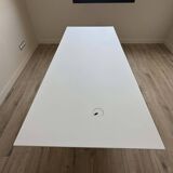 White lacquered desk model Furtif by Daniel Rode for Roche Bobois