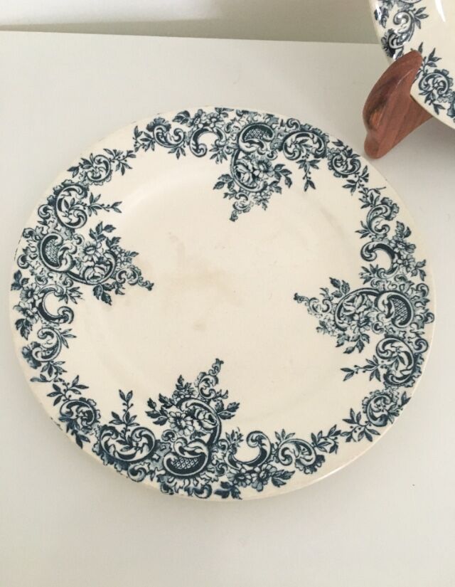 Lot of 2 plates for dessert Terre de Fer décor Louis XV