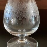 Suite de 4 verres à cognac en cristal soufflés et taillés