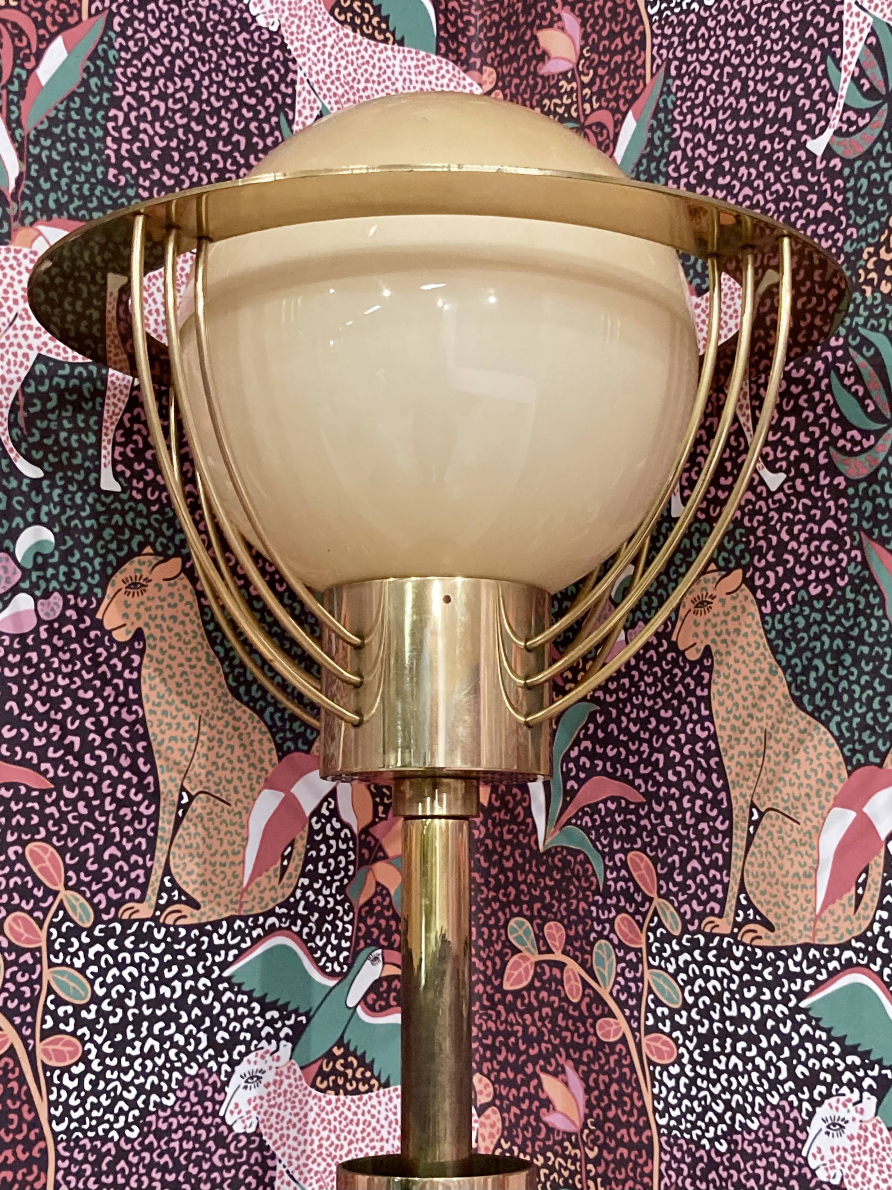 Lampadaire Américain verre et métal 200 cm design 1950.