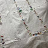 Hand-embroidered tablecloth Malagasy crafts