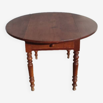 Table ronde ancienne extensible en bois fruitier avec côtés rabattables
