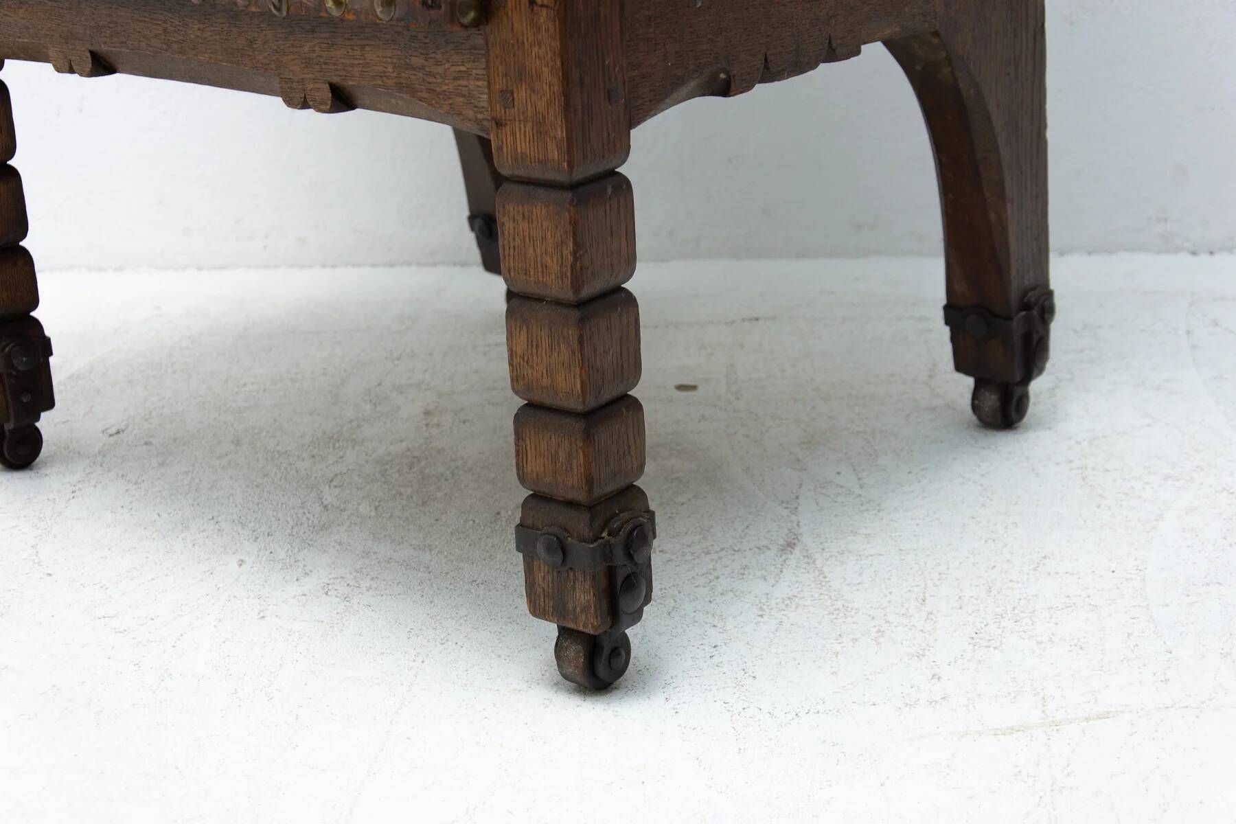 Late 19th century massive throne chair