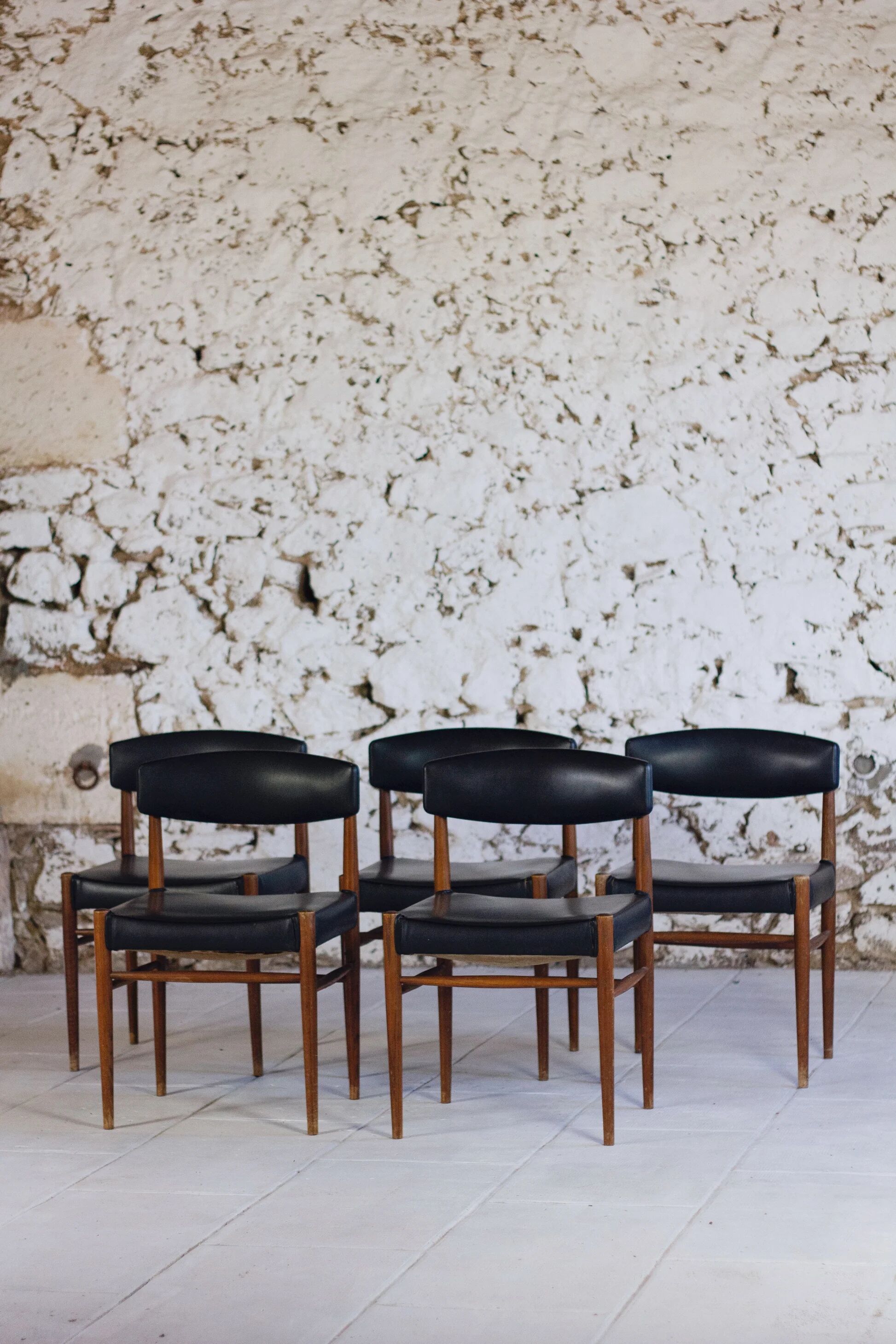 Set of 5 Scandinavian chairs in teak and faux leather, 1960.