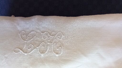Tablecloth in very fine cotton, light ivory, 2 monograms LH.