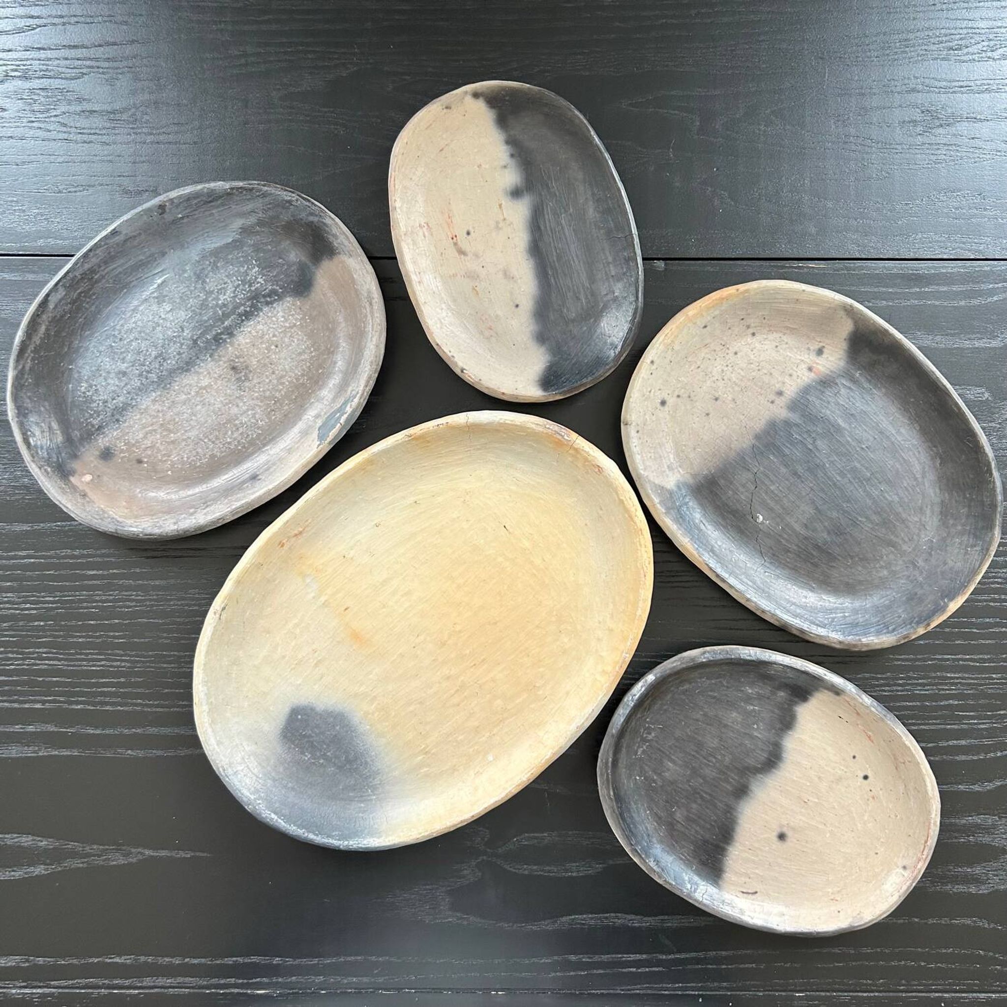Plat artisanal argile et cendre