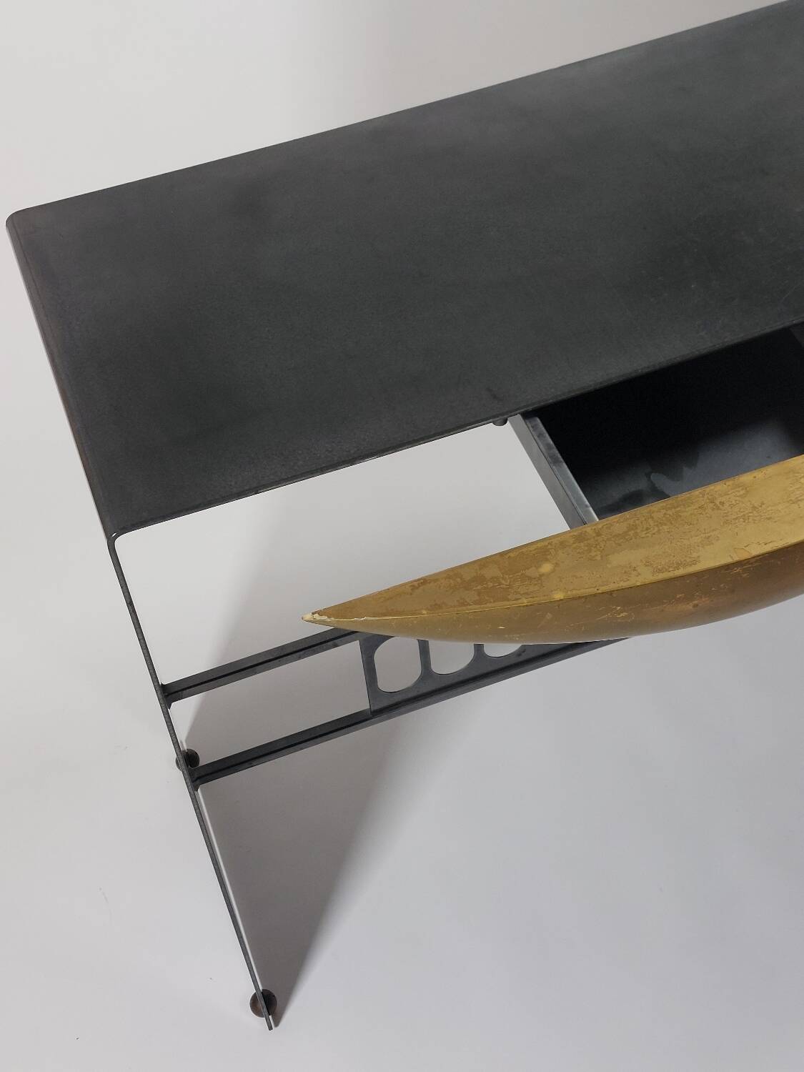Table console en acier laqué vintage postmoderne par Bucciarelli Milano