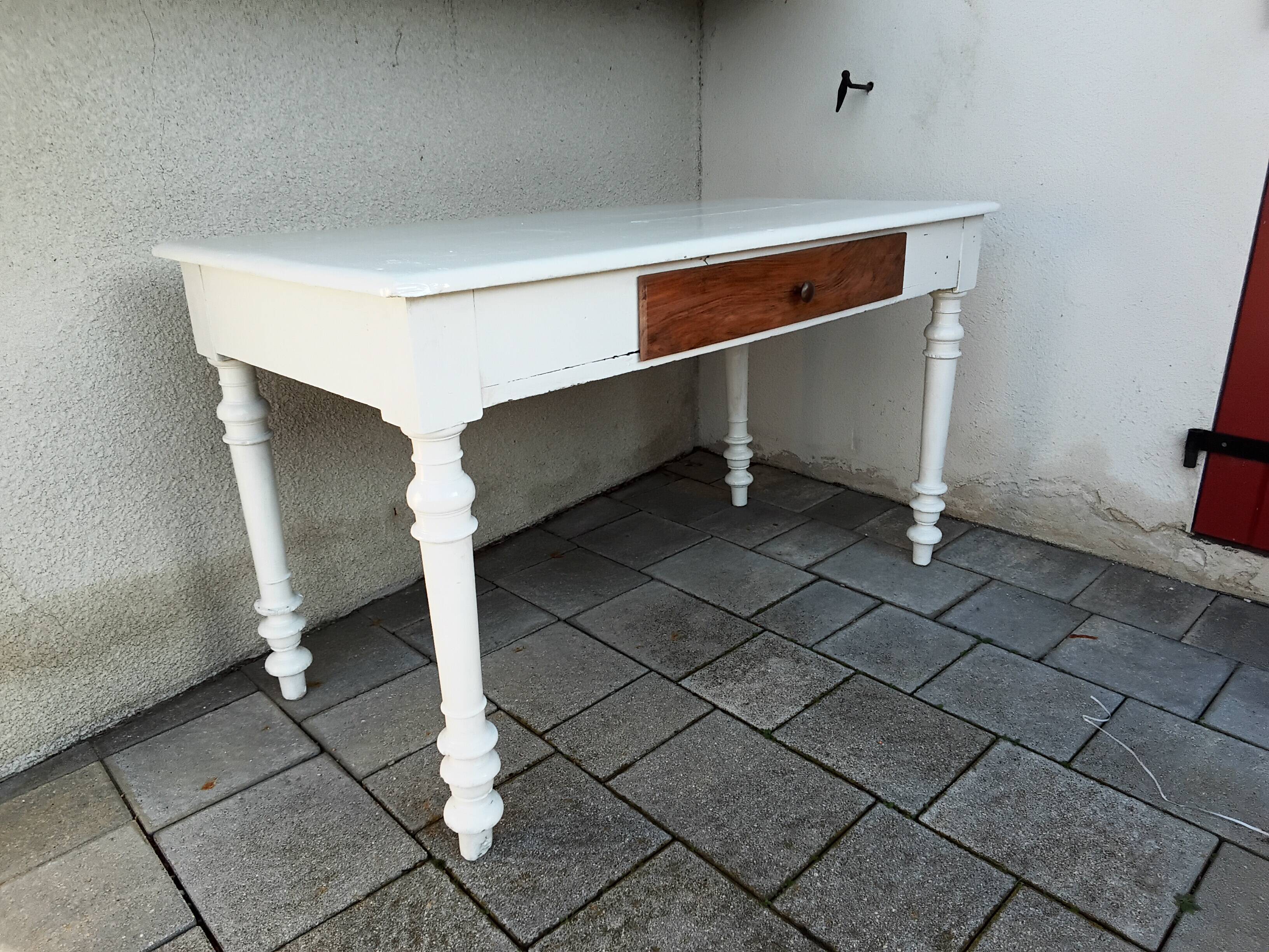 Farm table