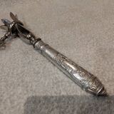 Silver metal handle in the style of Louis XVI.