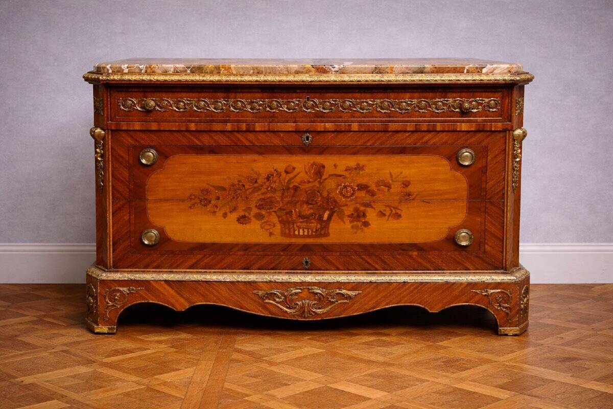 Marquetry commode Napoleon III – Marble top – Gilded bronzes