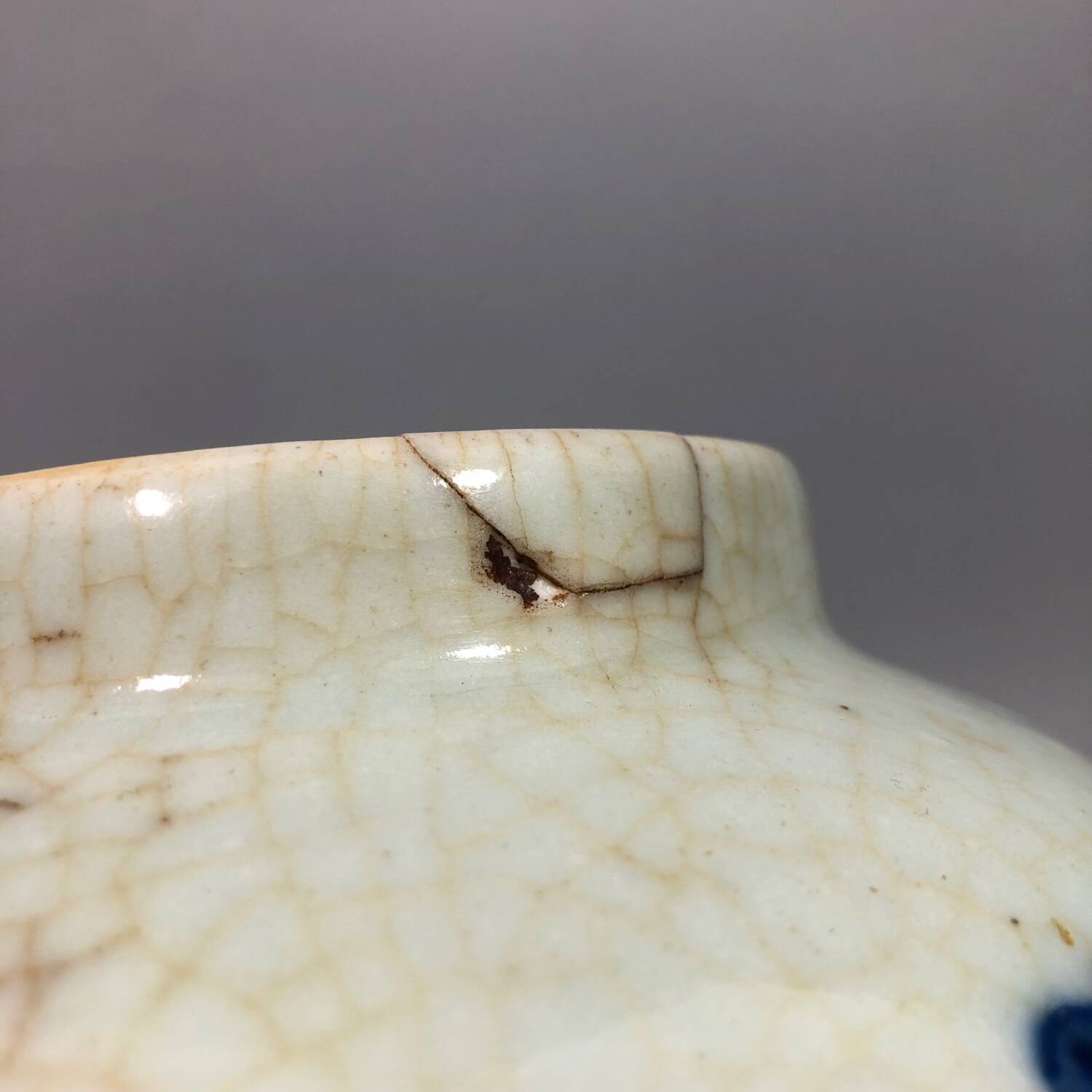 Chinese porcelain blue/white crackle jar 19th century? Court lady