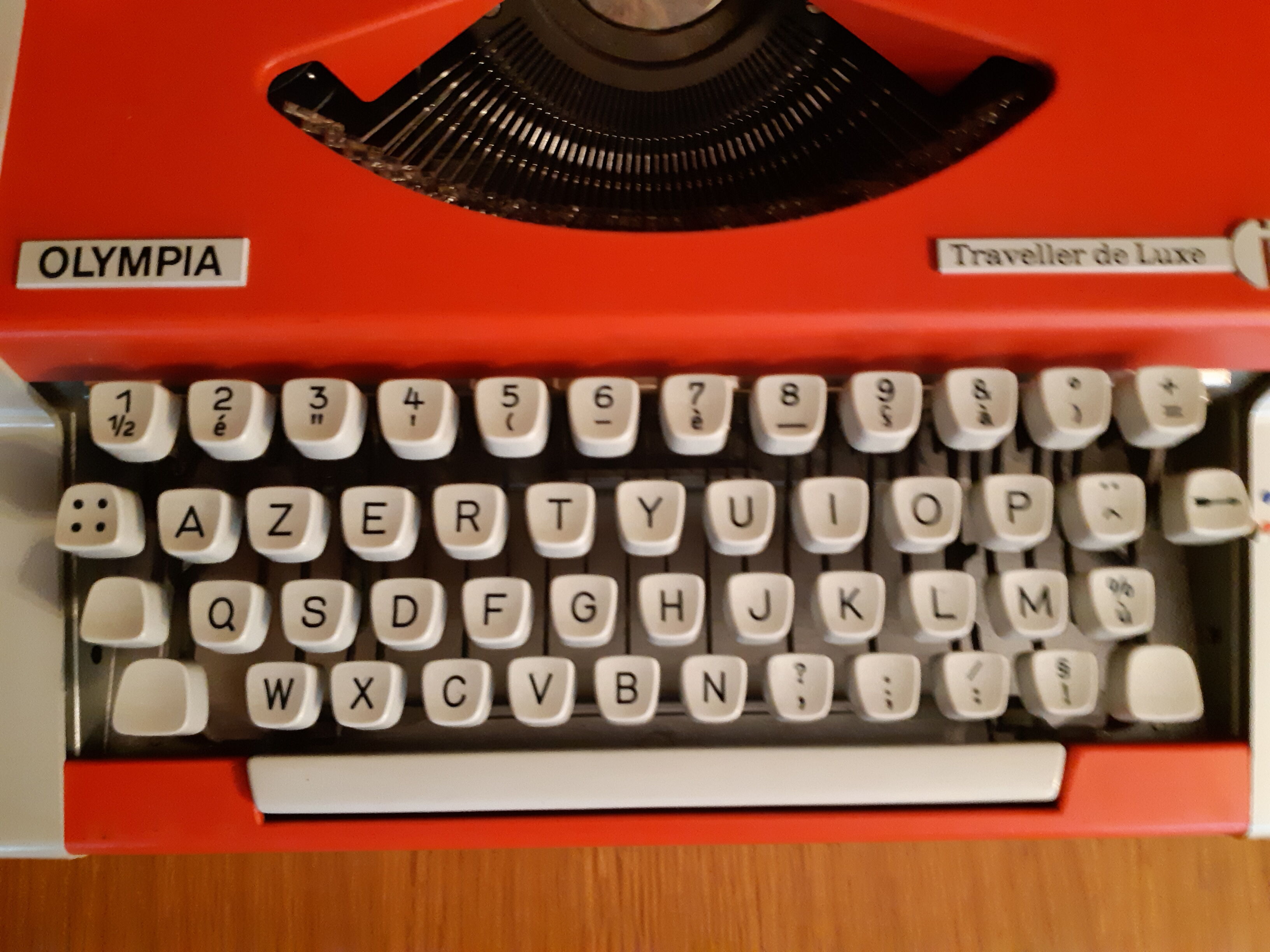 Portable typewriter " Olympia traveller de luxe " , red , in working order