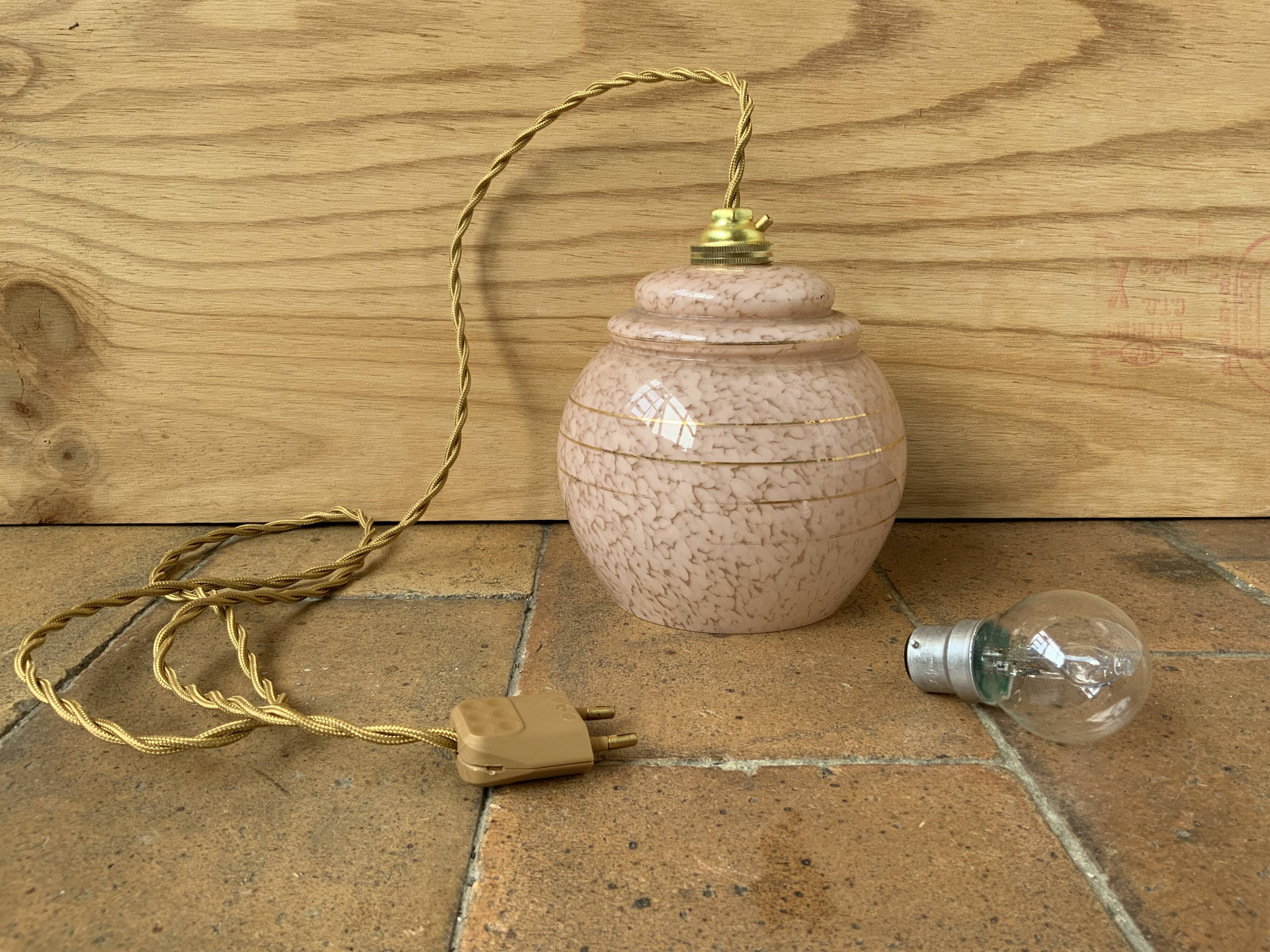 Pink opaline suspension