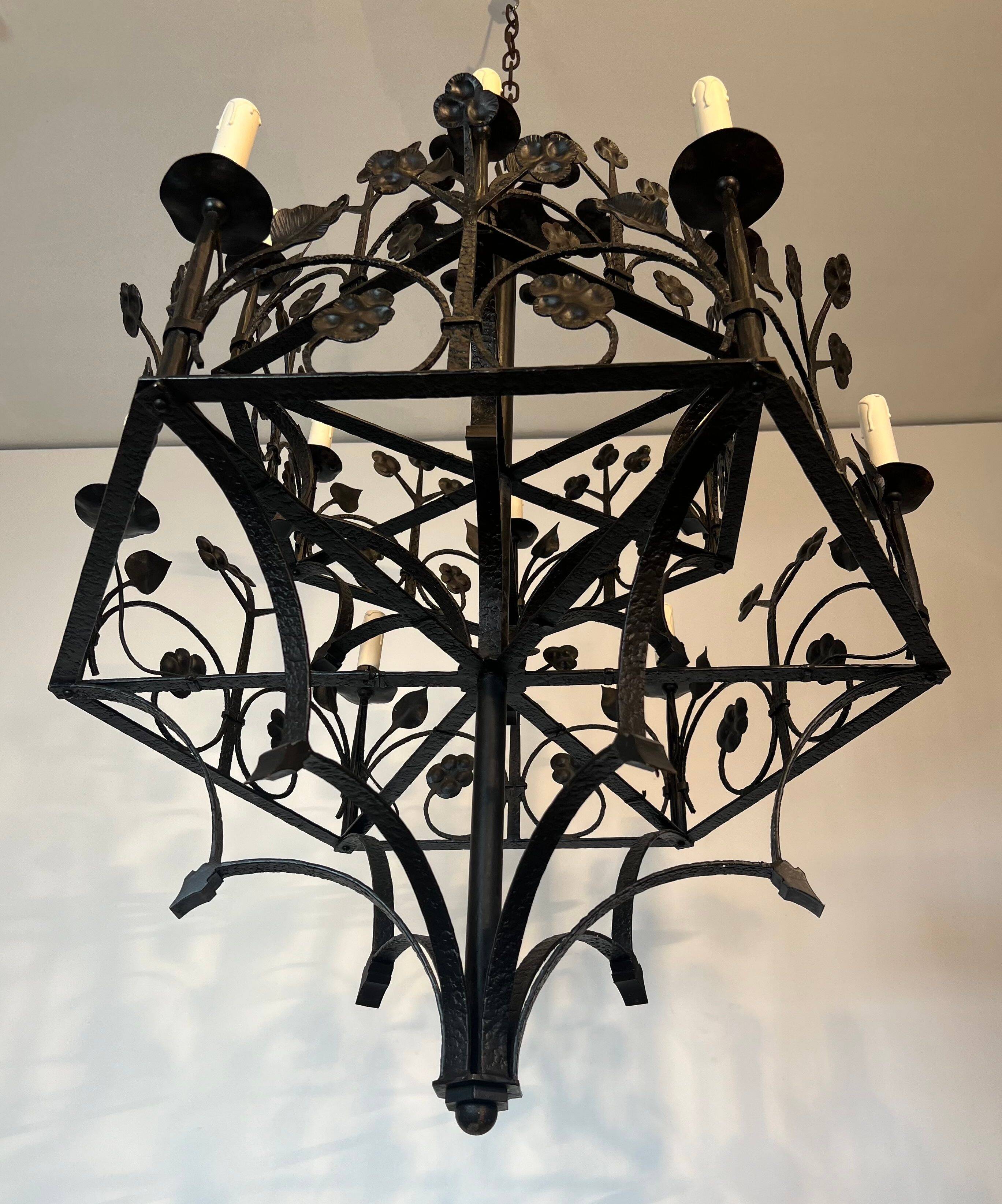 Lustre with 12 lights in wrought iron decorated with clovers and foliage.