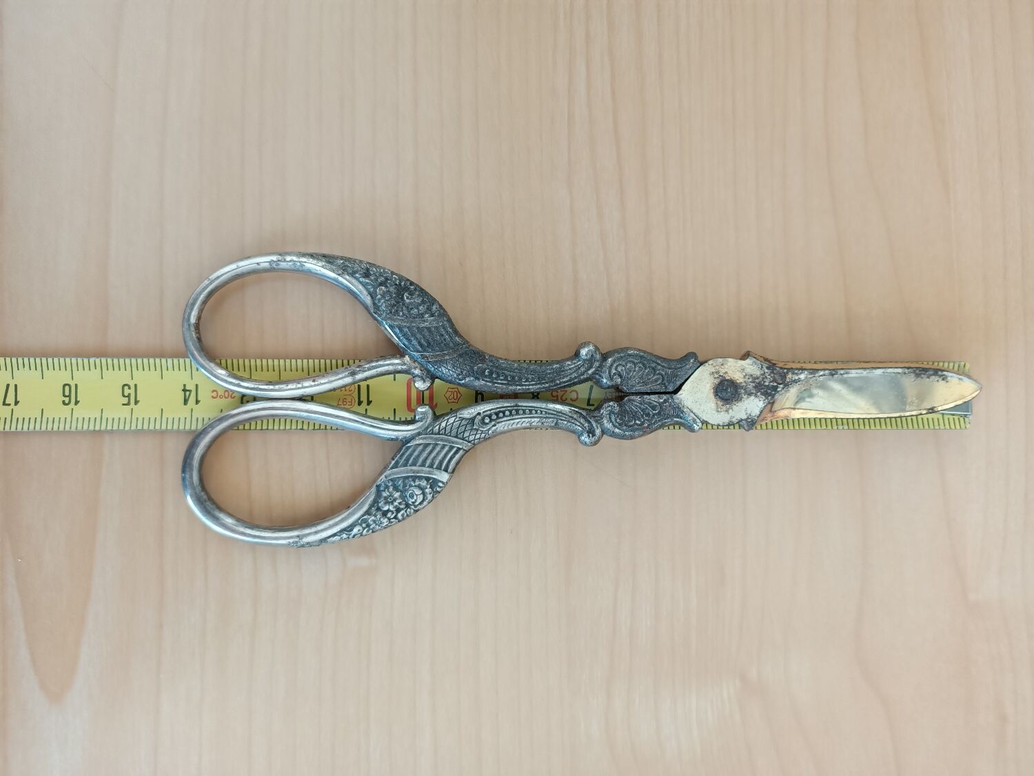 Grape scissors